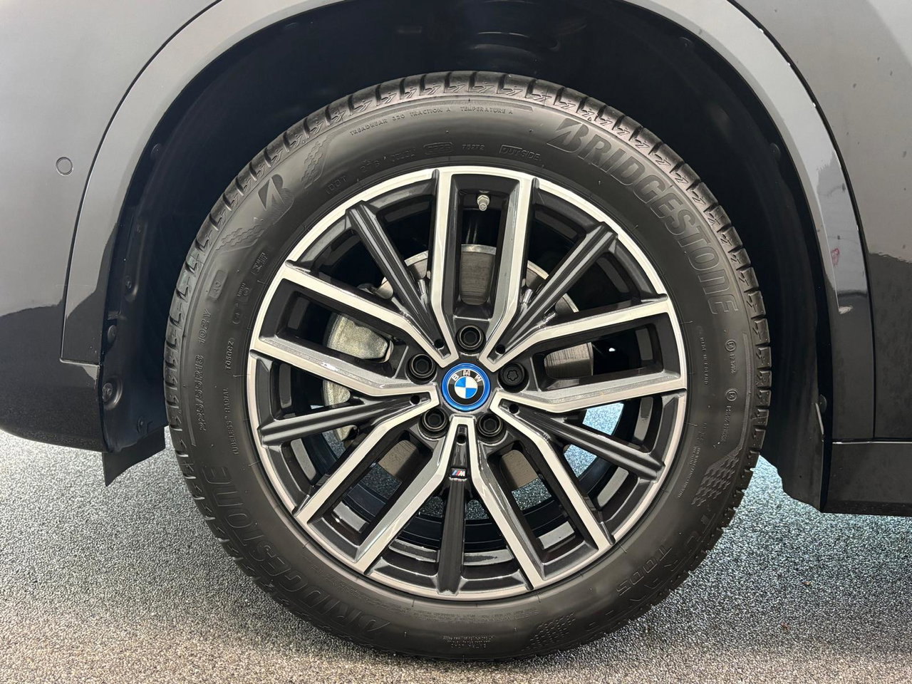 BMW iX1