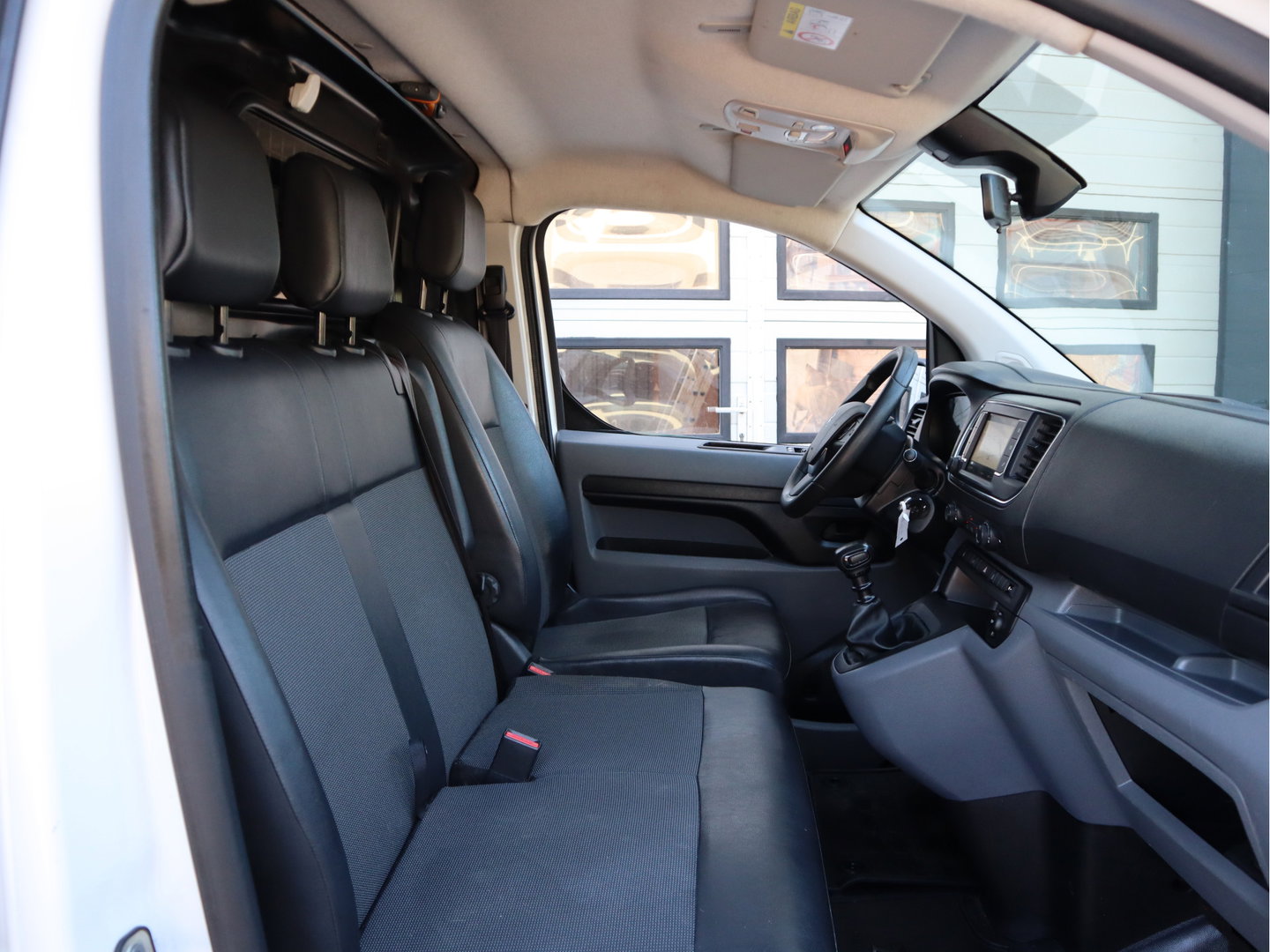 Peugeot Expert 2.0 BlueHDI 123pk Euro 6 - Extra Lang L3 - Trekhaak - Imperiaal - Navi