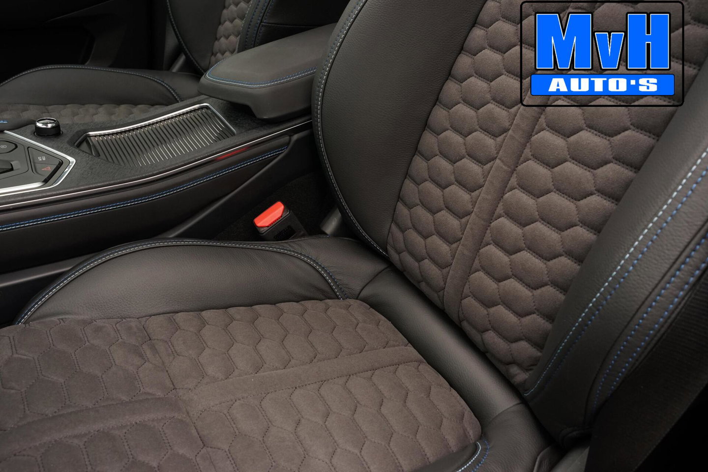 Lynk & Co 01 1.5 PHEV|FULL BL XL|LEER/ALCANT|ZW.HEMEL|SOH96%