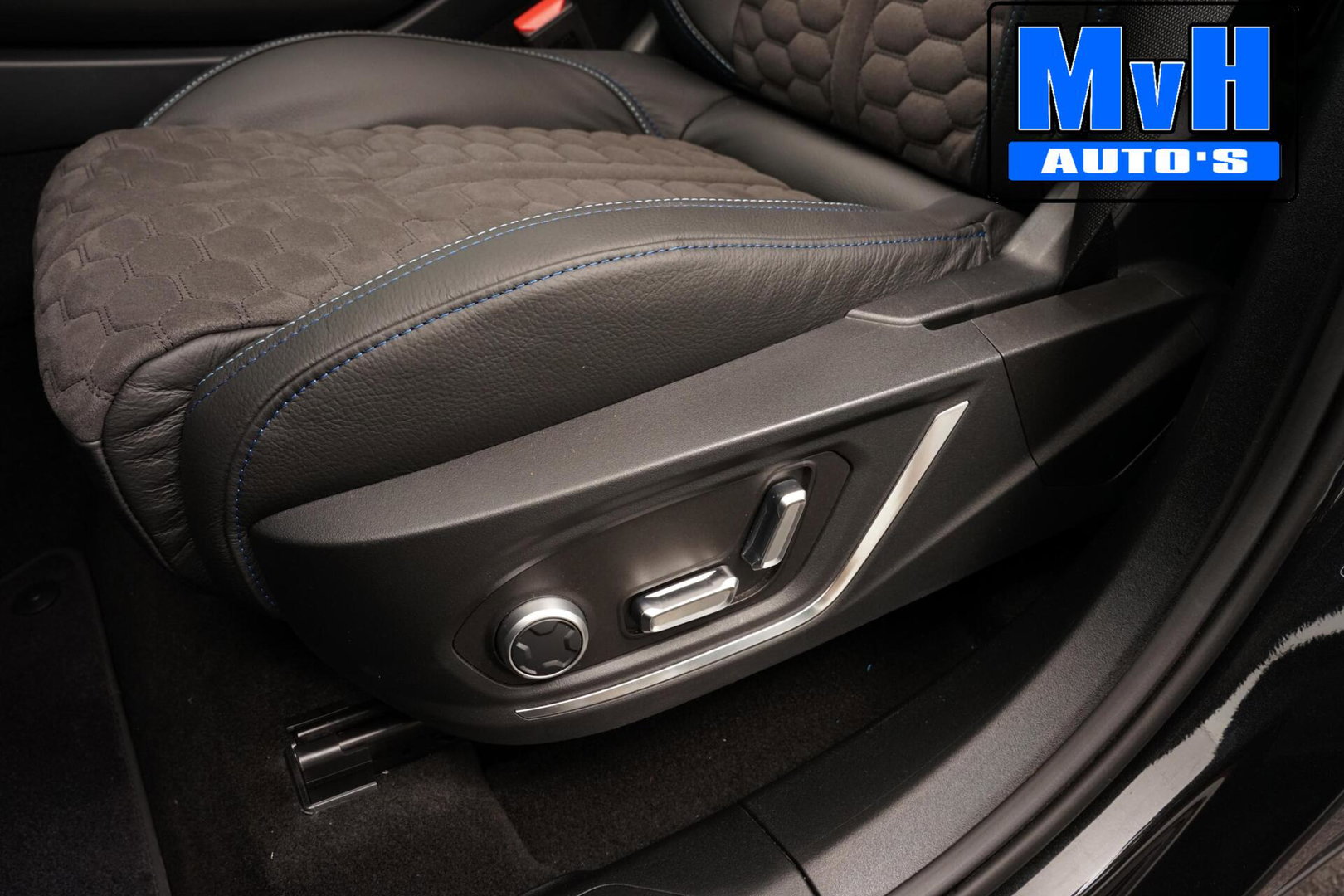 Lynk & Co 01 1.5 PHEV|FULL BL XL|LEER/ALCANT|ZW.HEMEL|SOH96%