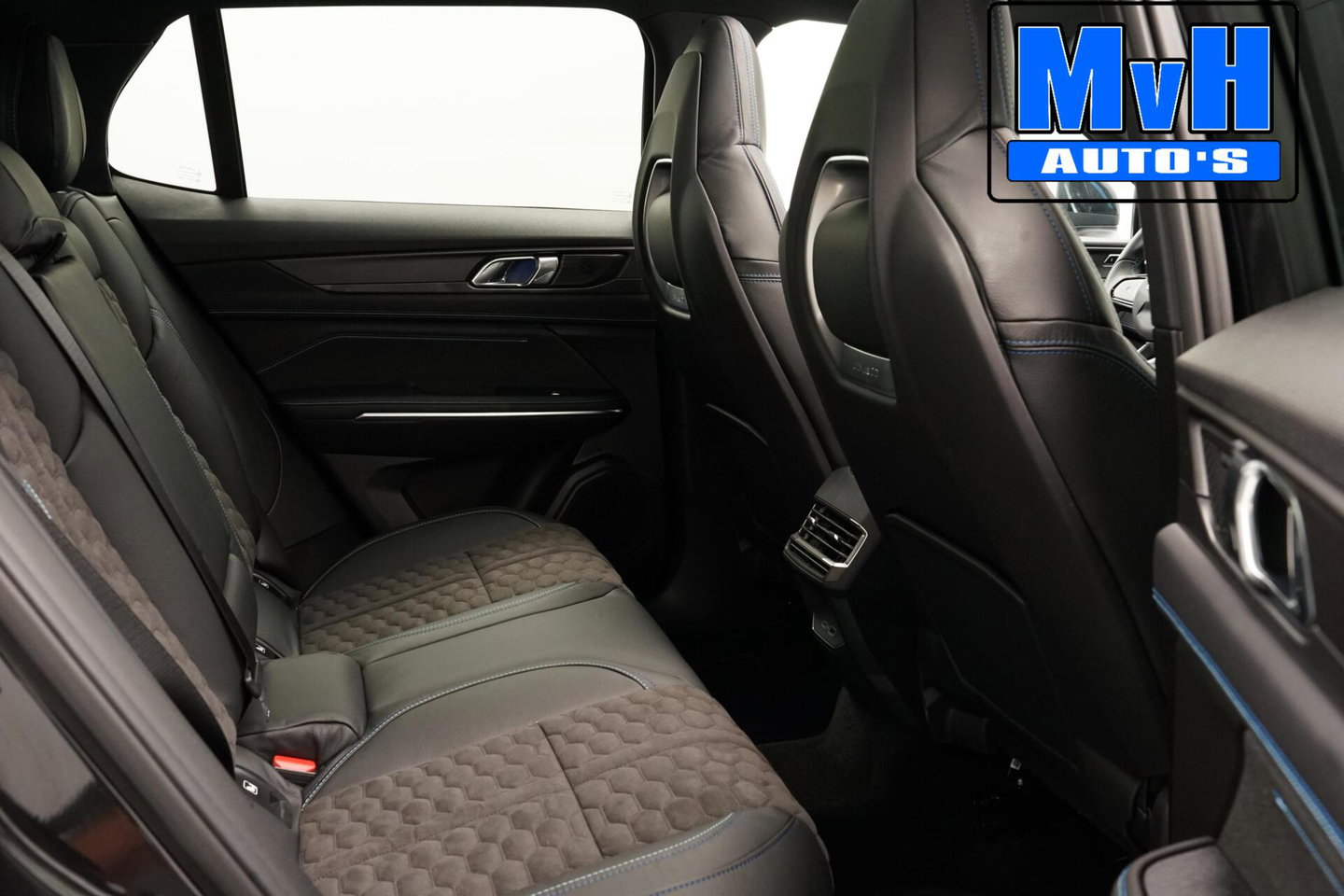Lynk & Co 01 1.5 PHEV|FULL BL XL|LEER/ALCANT|ZW.HEMEL|SOH96%