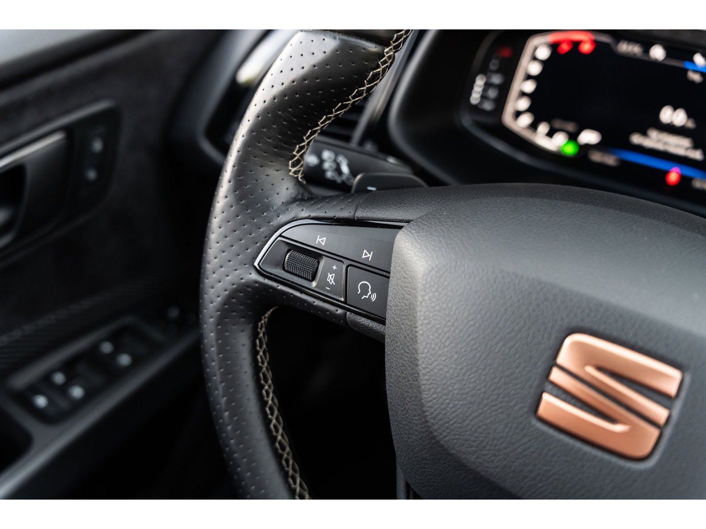 SEAT Leon 2.0 TSI CUPRA CARBON EDITION PANO BEATS BREMBO VOL