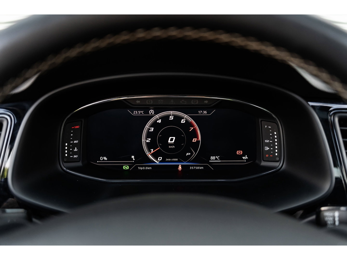 SEAT Leon 2.0 TSI CUPRA CARBON EDITION PANO BEATS BREMBO VOL