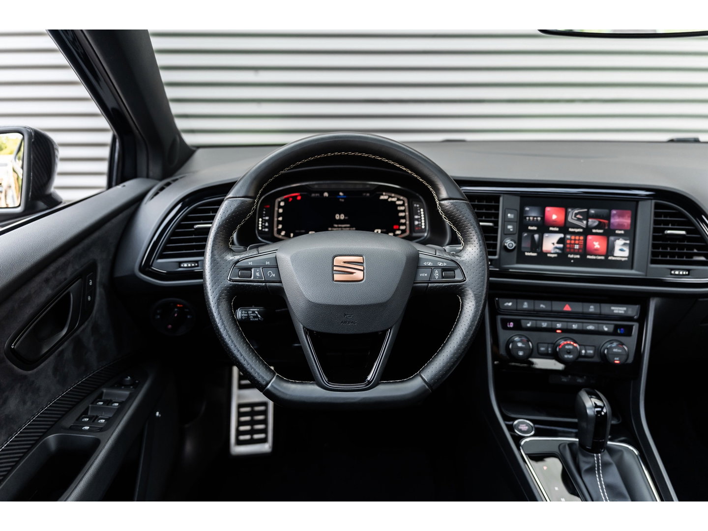 SEAT Leon 2.0 TSI CUPRA CARBON EDITION PANO BEATS BREMBO VOL