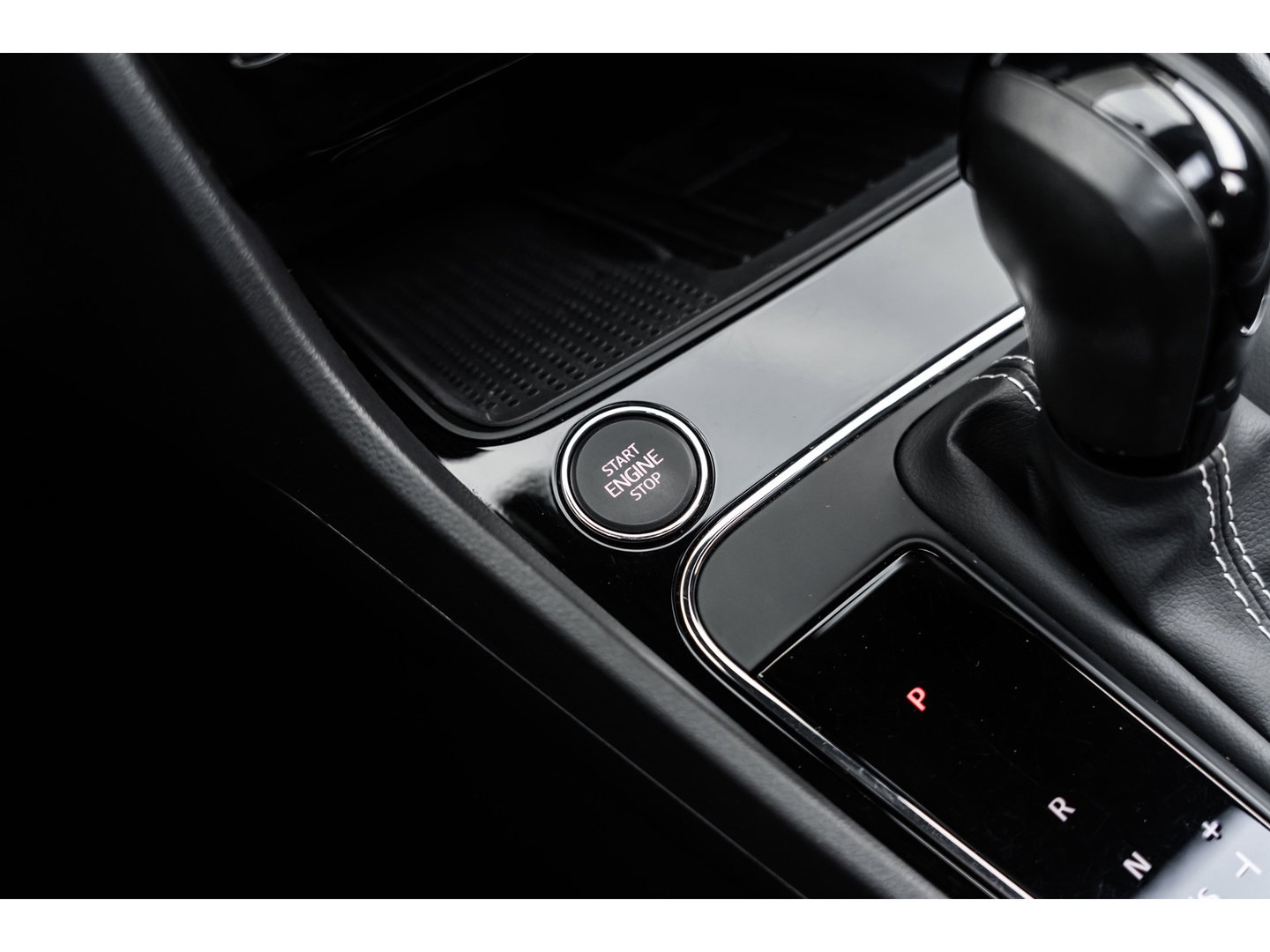 SEAT Leon 2.0 TSI CUPRA CARBON EDITION PANO BEATS BREMBO VOL