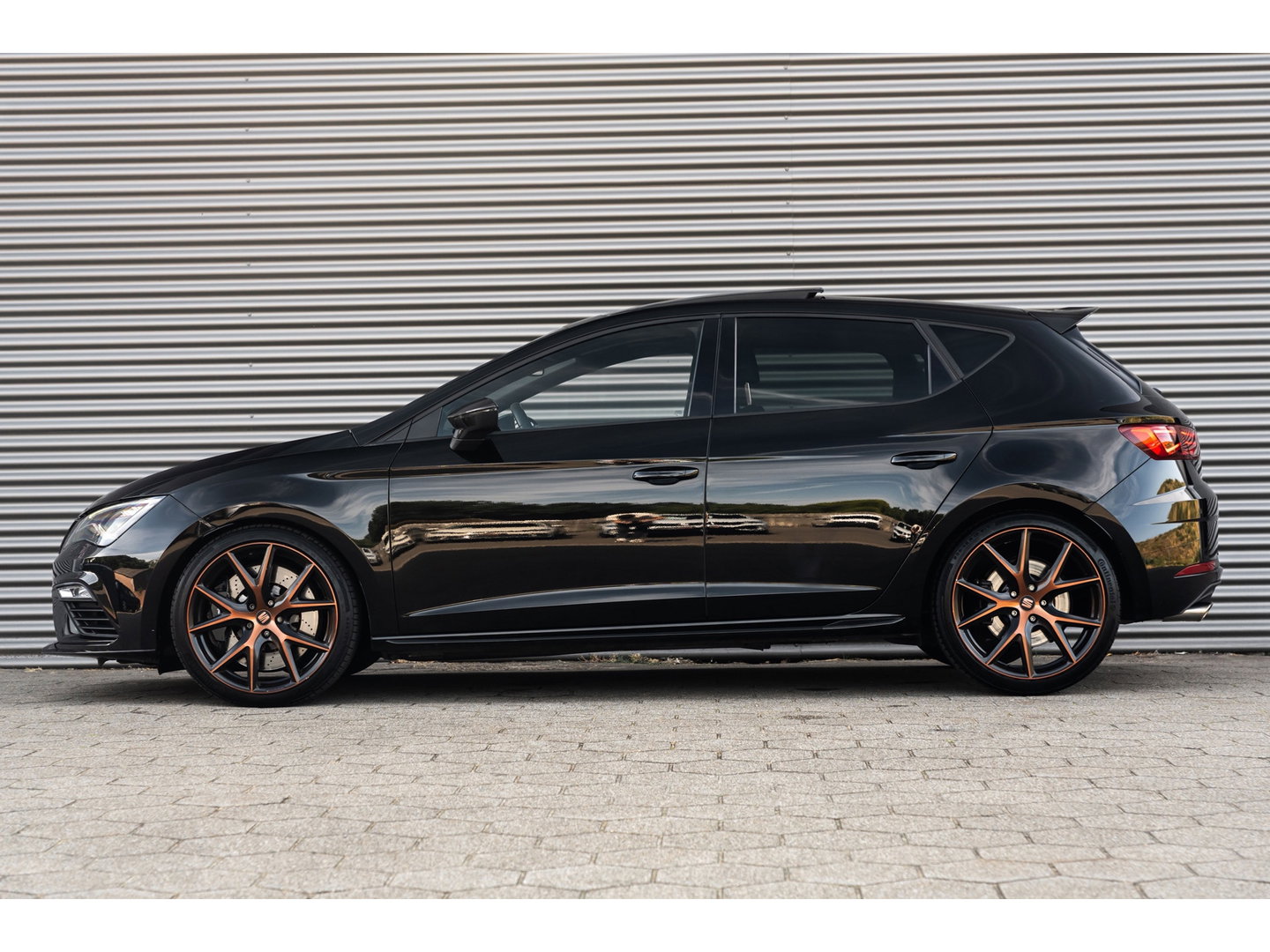 SEAT Leon 2.0 TSI CUPRA CARBON EDITION PANO BEATS BREMBO VOL