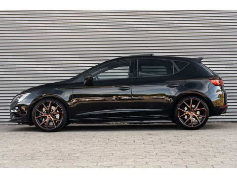 SEAT Leon 2.0 TSI CUPRA CARBON EDITION PANO BEATS BREMBO VOL