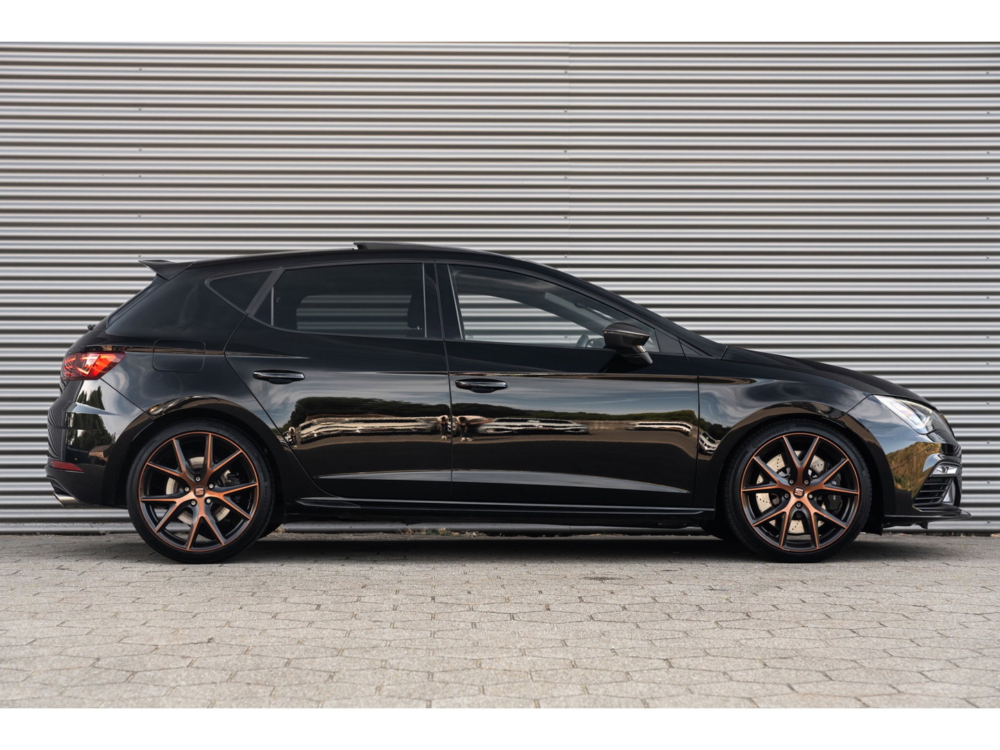 SEAT Leon 2.0 TSI CUPRA CARBON EDITION PANO BEATS BREMBO VOL