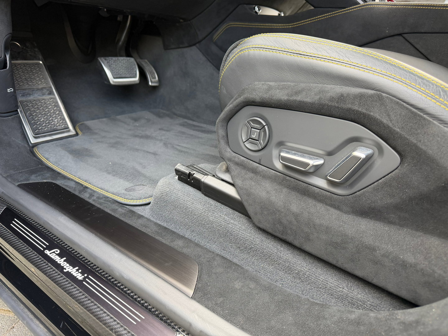 Lamborghini Urus 4.0 V8 Performante Pano|B&O-adv.|Akrapovic|Carbon|Rear-Entertainment