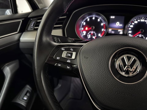 Volkswagen Passat Variant 1.4 TSI Highline CarPlay Camera Navi Cruise