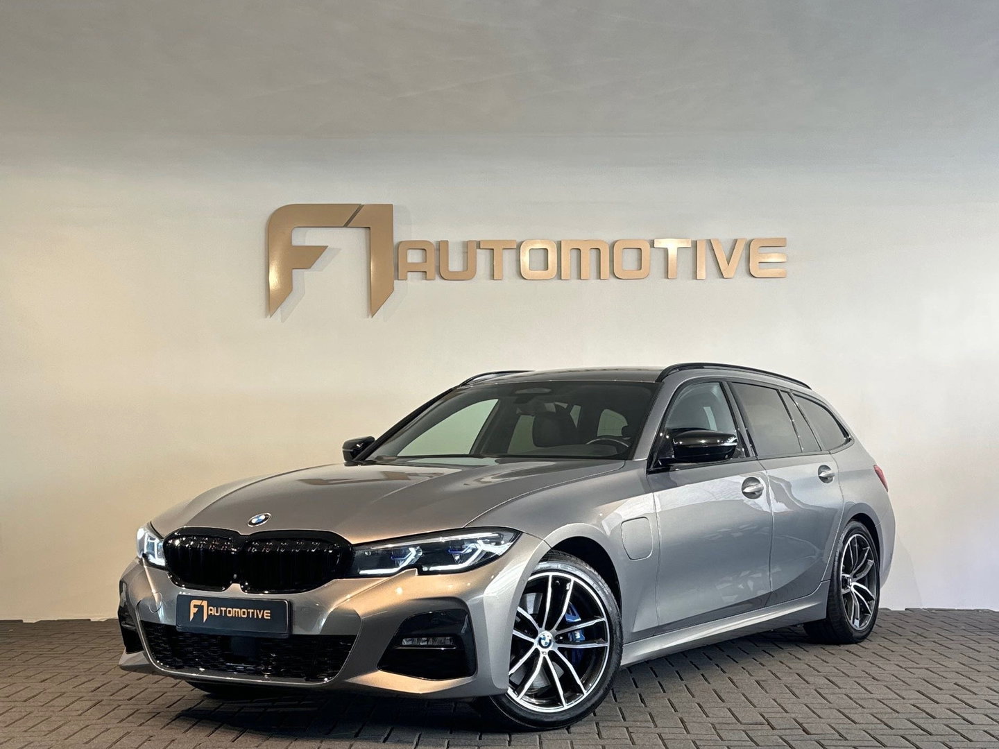 BMW 3 Serie Touring 330e xDrive High Ex M Sport Laser|Trekhaak