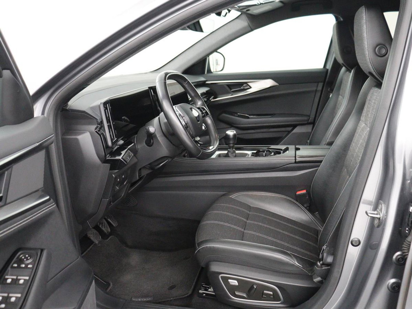 Renault Austral 1.2 mild hybrid advanced 130 techno | Stoelverwarming | Navigatie | Cruise control | Camera | Bluetooth | Carplay | Sfeerverlichting | Climate control | Keyless | Virtual cockpit | Full LED