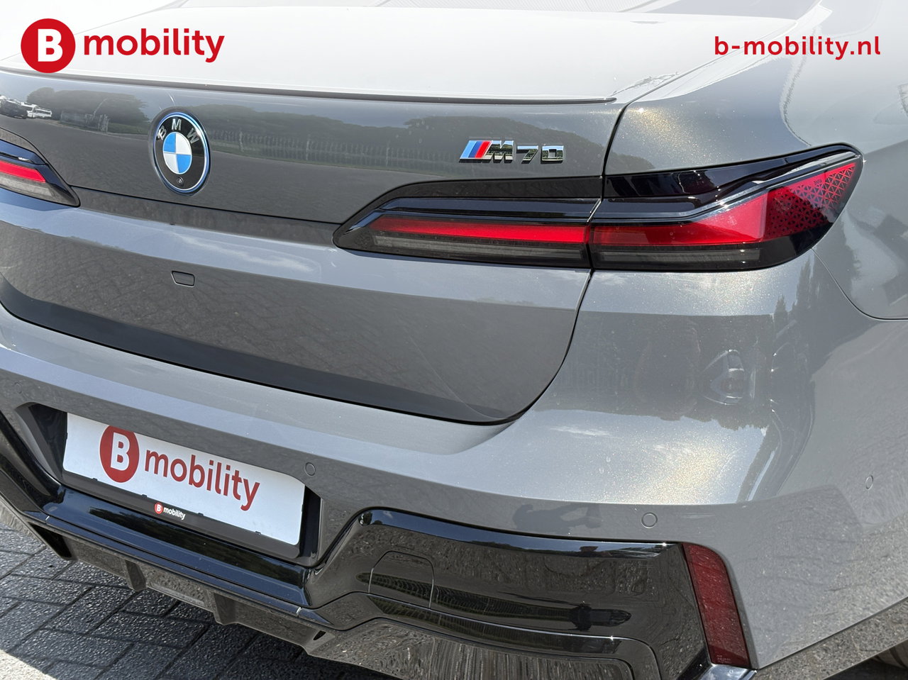 BMW i7