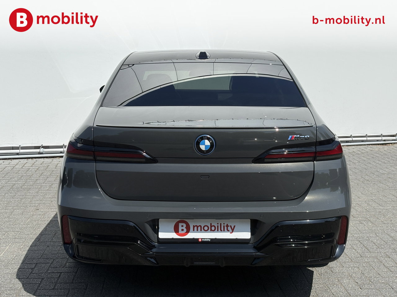 BMW i7