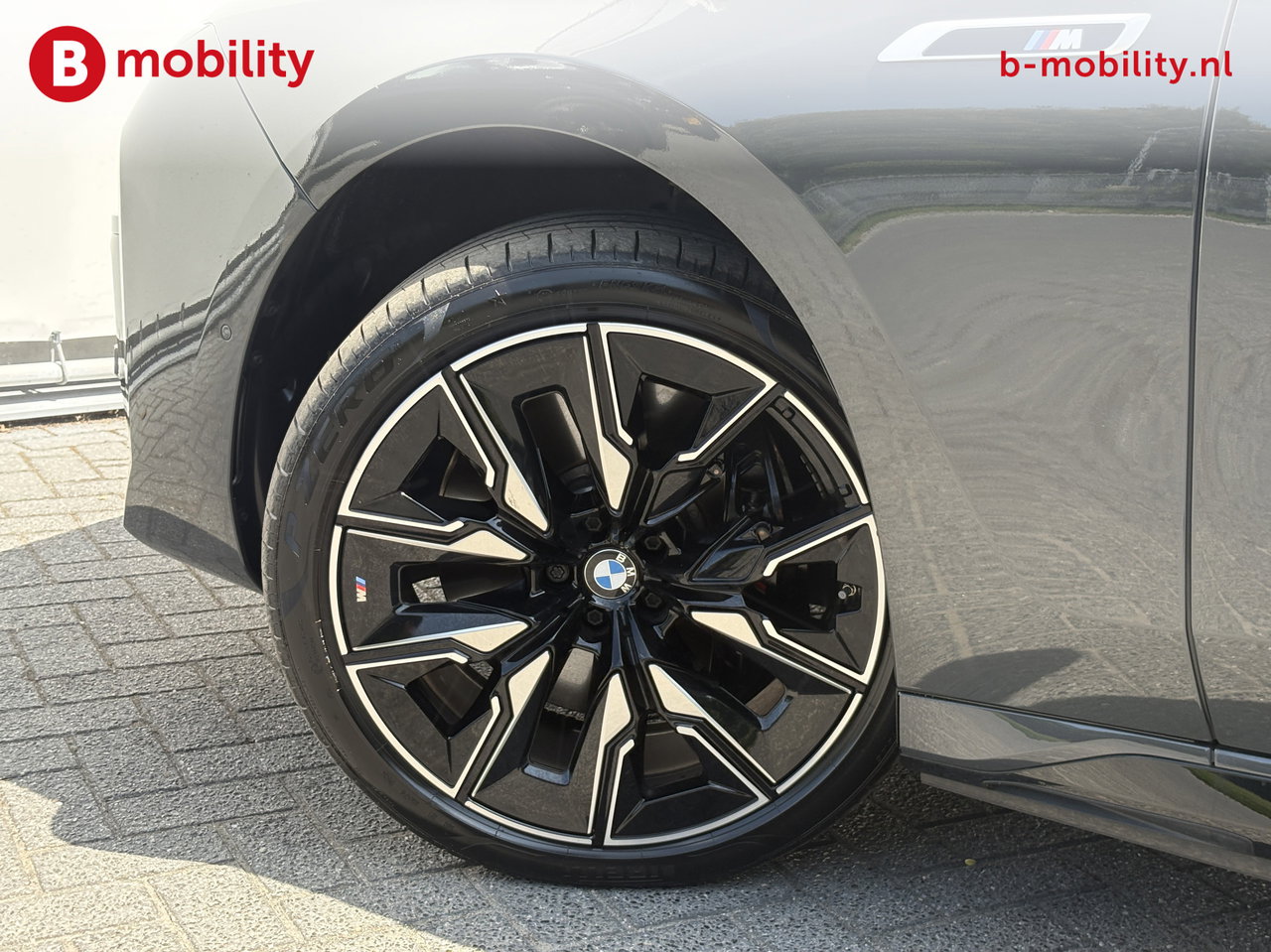 BMW i7