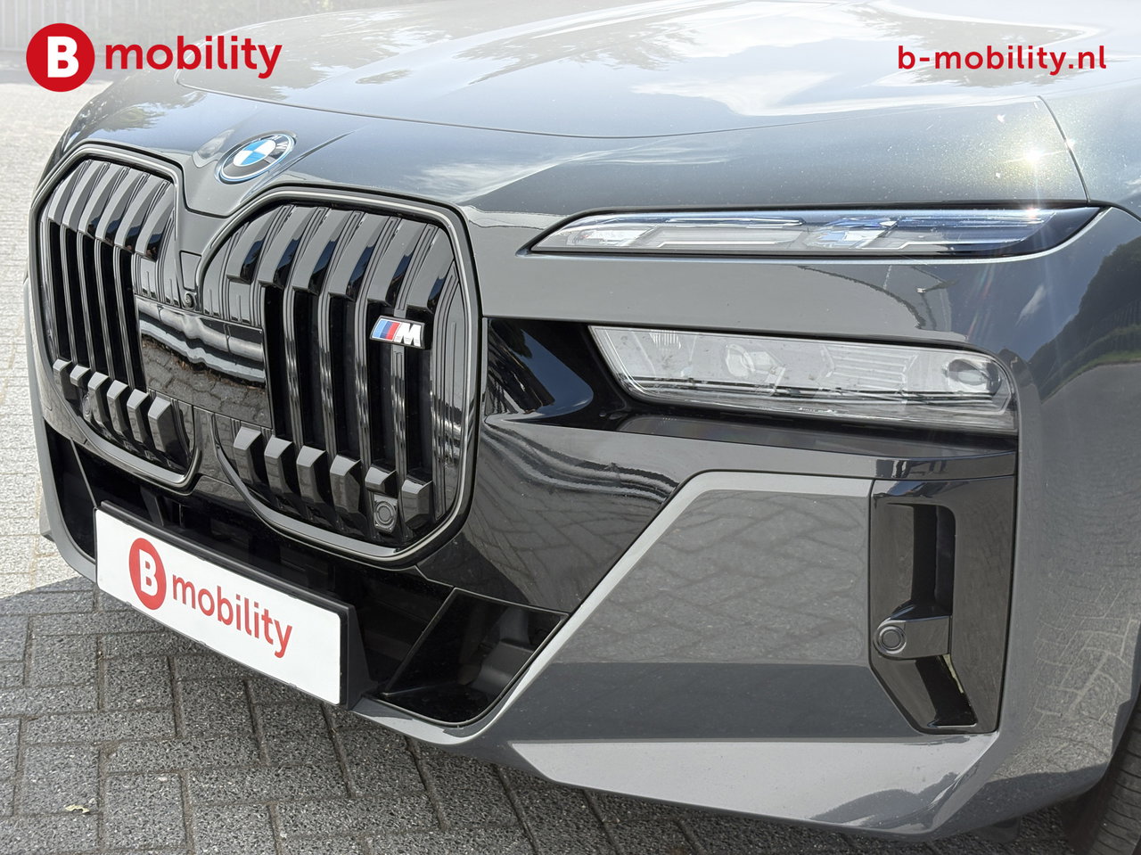 BMW i7