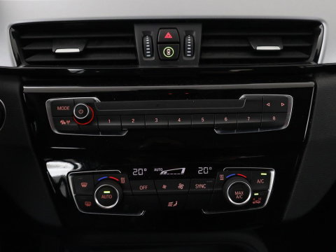 BMW X1 xDrive25e | Panaramadak | Camera | Cruise control | Climate control | Buetooth | Navigatie | DAB+