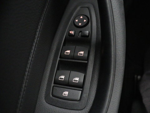 BMW X1 xDrive25e | Panaramadak | Camera | Cruise control | Climate control | Buetooth | Navigatie | DAB+
