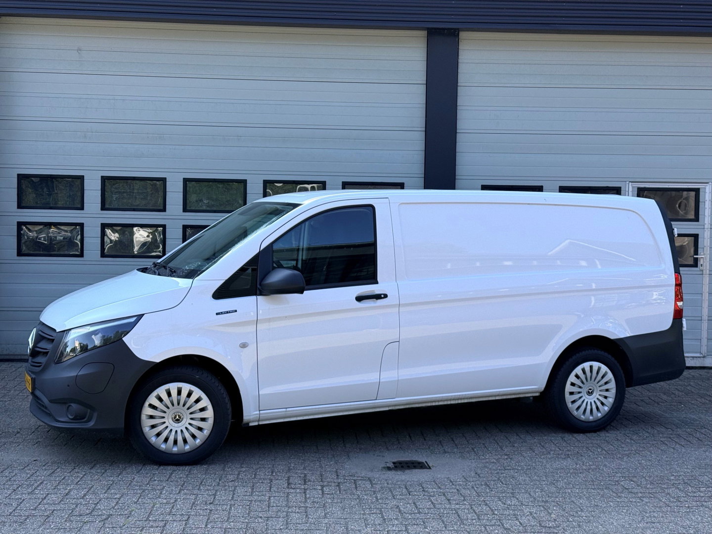 Mercedes-Benz eVito 66 kWh 261 km WLTP Snelladen - L2 Lang - Apple Carplay - Betimmerd