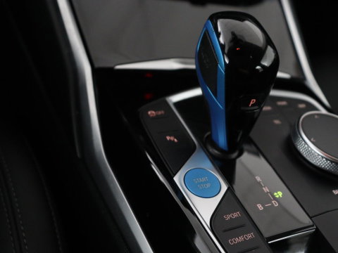 BMW i4 eDrive40 84 kWh | SOH 93,8% | Camera | Adaptive cruise | Climate control | Navigatie | DAB+ | Bluetooth | Stoelverwarming | Carplay