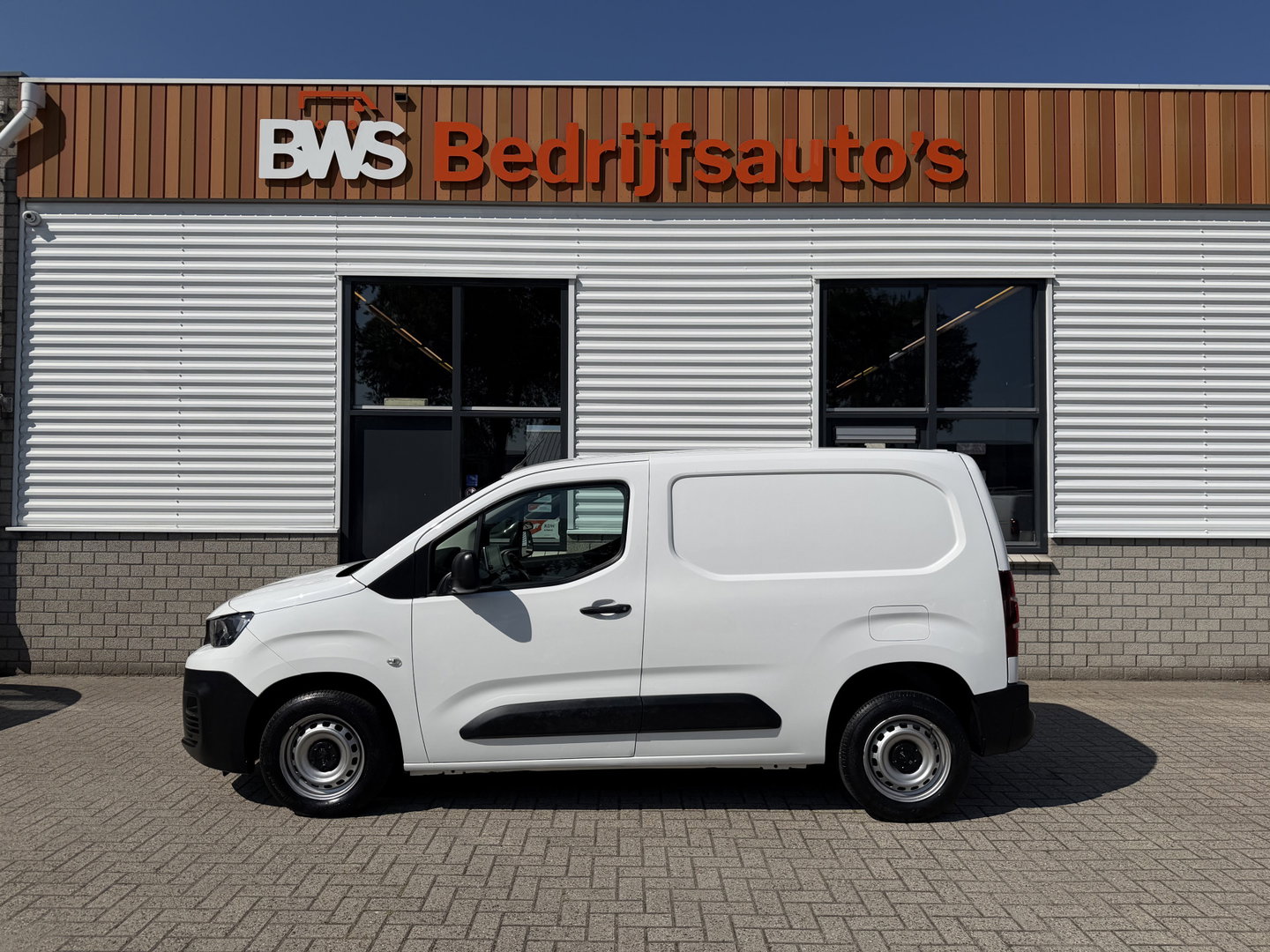 Peugeot Partner 1.2 PureTech Premium / vaste prijs rijklaar € 11.750 ex btw / lease vanaf € 198 / airco / cruise control / pdc achter / navigatie / raam in de schuifdeur / euro 6 !
