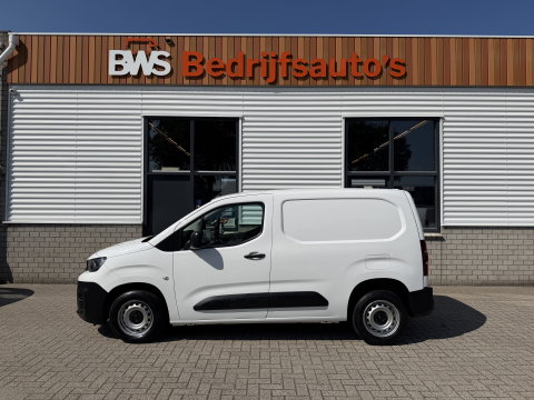 Peugeot Partner 1.2 PureTech Premium / vaste prijs rijklaar € 11.750 ex btw / lease vanaf € 198 / airco / cruise control / pdc achter / navigatie / raam in de schuifdeur / euro 6 !