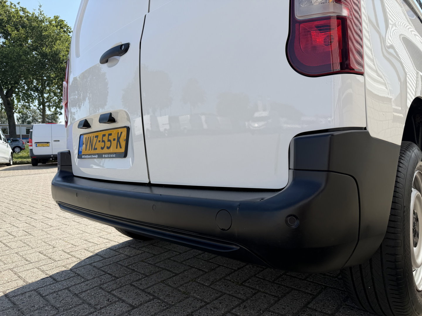Peugeot Partner 1.2 PureTech Premium / vaste prijs rijklaar € 11.750 ex btw / lease vanaf € 198 / airco / cruise control / pdc achter / navigatie / raam in de schuifdeur / euro 6 !