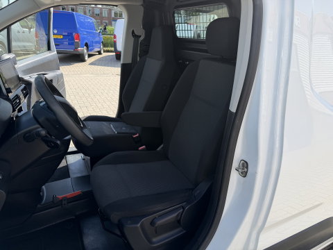 Peugeot Partner 1.2 PureTech Premium / vaste prijs rijklaar € 11.750 ex btw / lease vanaf € 198 / airco / cruise control / pdc achter / navigatie / raam in de schuifdeur / euro 6 !