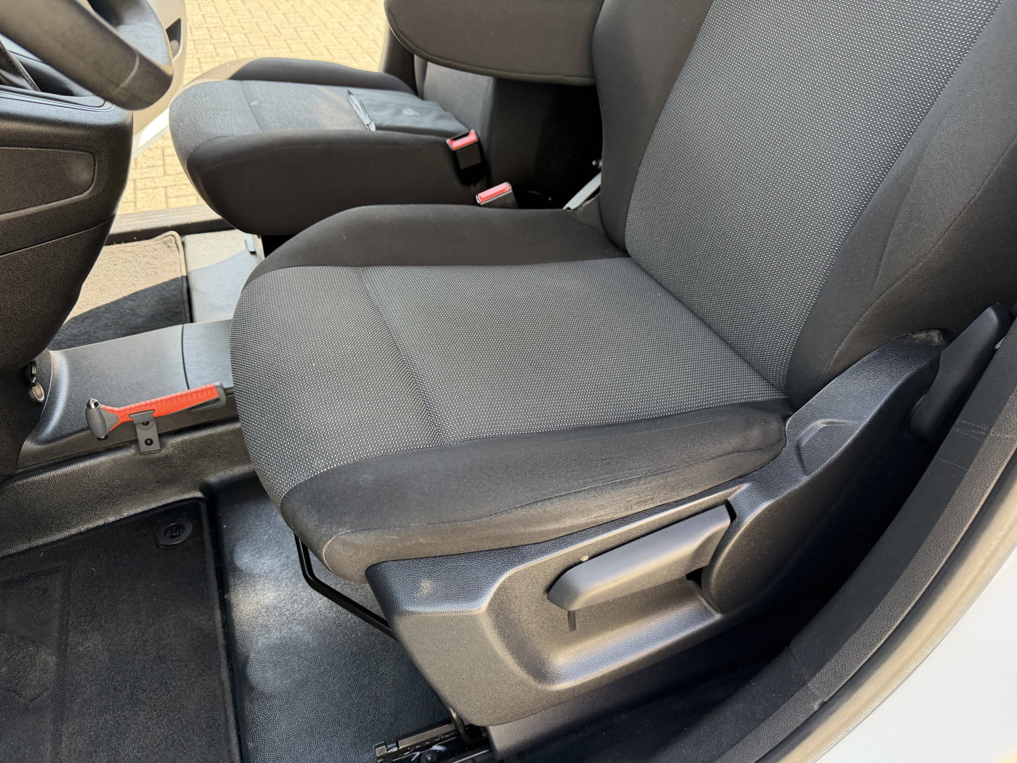 Peugeot Partner 1.2 PureTech Premium / vaste prijs rijklaar € 11.750 ex btw / lease vanaf € 198 / airco / cruise control / pdc achter / navigatie / raam in de schuifdeur / euro 6 !