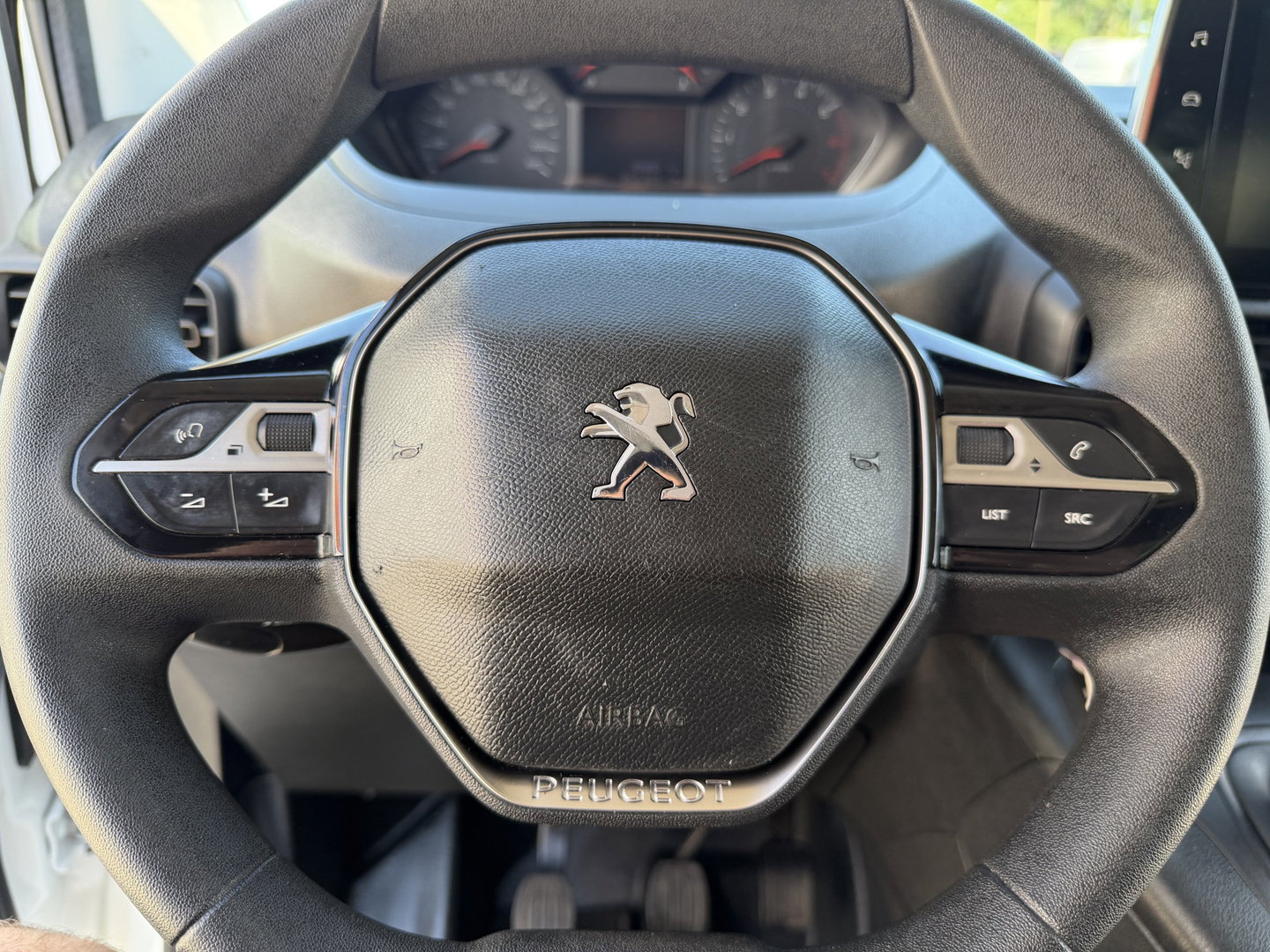 Peugeot Partner 1.2 PureTech Premium / vaste prijs rijklaar € 11.750 ex btw / lease vanaf € 198 / airco / cruise control / pdc achter / navigatie / raam in de schuifdeur / euro 6 !