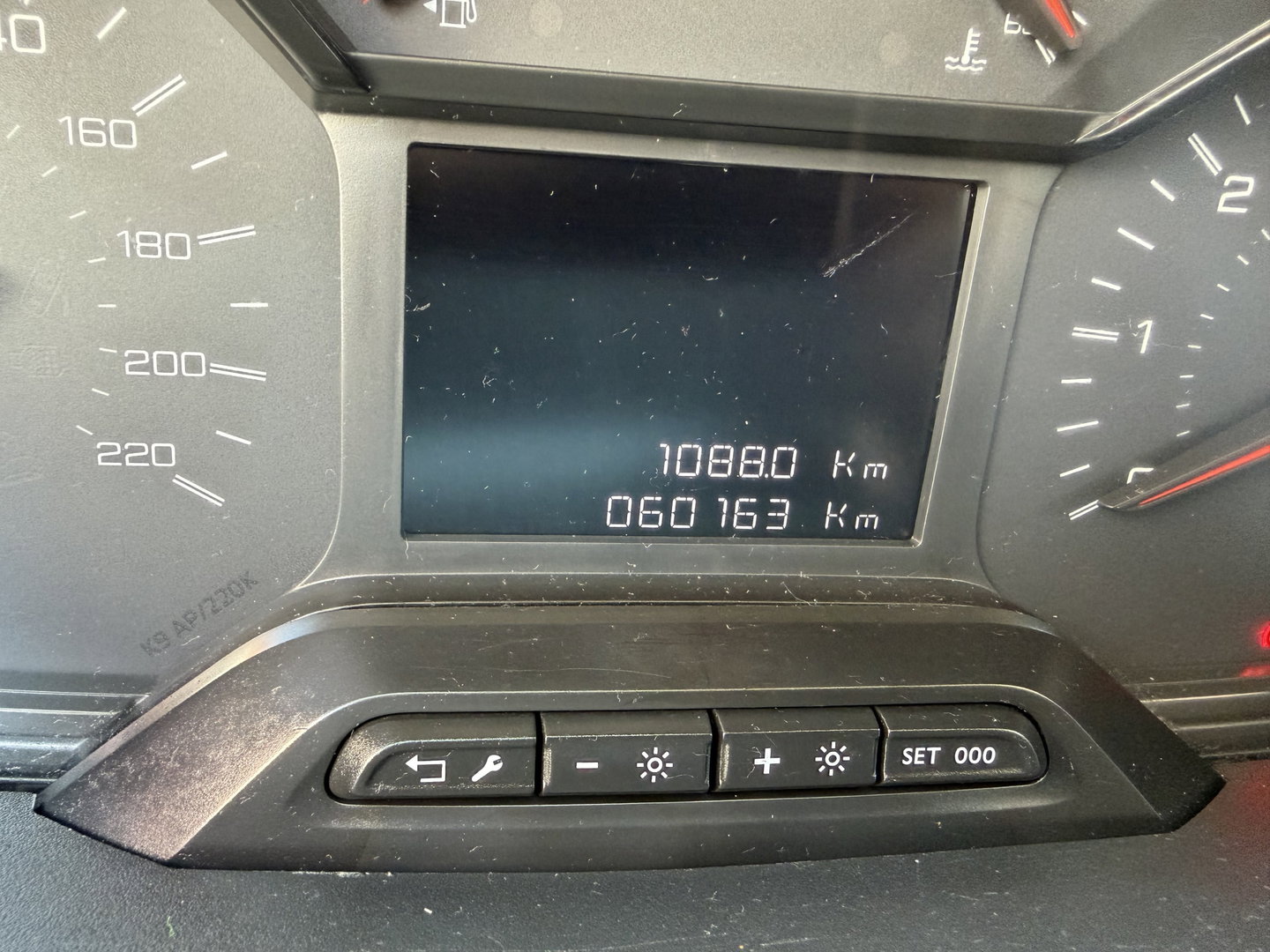 Peugeot Partner 1.2 PureTech Premium / vaste prijs rijklaar € 11.750 ex btw / lease vanaf € 198 / airco / cruise control / pdc achter / navigatie / raam in de schuifdeur / euro 6 !