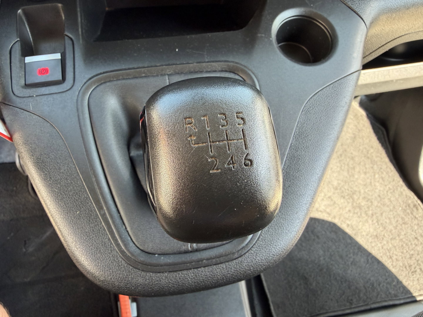 Peugeot Partner 1.2 PureTech Premium / vaste prijs rijklaar € 11.750 ex btw / lease vanaf € 198 / airco / cruise control / pdc achter / navigatie / raam in de schuifdeur / euro 6 !