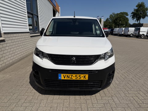Peugeot Partner 1.2 PureTech Premium / vaste prijs rijklaar € 11.750 ex btw / lease vanaf € 198 / airco / cruise control / pdc achter / navigatie / raam in de schuifdeur / euro 6 !