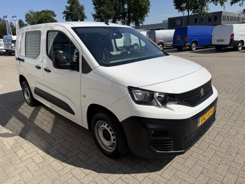 Peugeot Partner 1.2 PureTech Premium / vaste prijs rijklaar € 11.750 ex btw / lease vanaf € 198 / airco / cruise control / pdc achter / navigatie / raam in de schuifdeur / euro 6 !