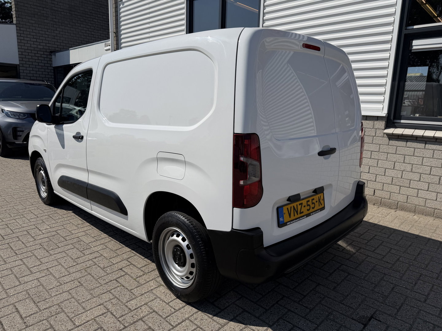 Peugeot Partner 1.2 PureTech Premium / vaste prijs rijklaar € 11.750 ex btw / lease vanaf € 198 / airco / cruise control / pdc achter / navigatie / raam in de schuifdeur / euro 6 !