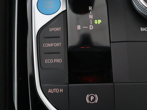BMW i4 eDrive40 84 kWh | SOH 93,8% | Camera | Adaptive cruise | Climate control | Navigatie | DAB+ | Bluetooth | Stoelverwarming | Carplay