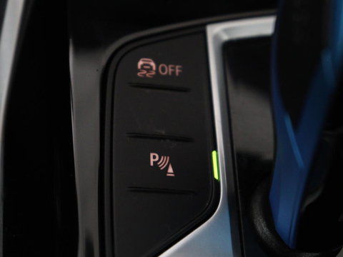 BMW i4 eDrive40 84 kWh | SOH 93,8% | Camera | Adaptive cruise | Climate control | Navigatie | DAB+ | Bluetooth | Stoelverwarming | Carplay