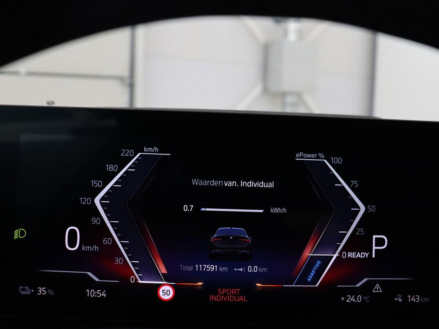 BMW i4 eDrive40 84 kWh | SOH 93,8% | Camera | Adaptive cruise | Climate control | Navigatie | DAB+ | Bluetooth | Stoelverwarming | Carplay