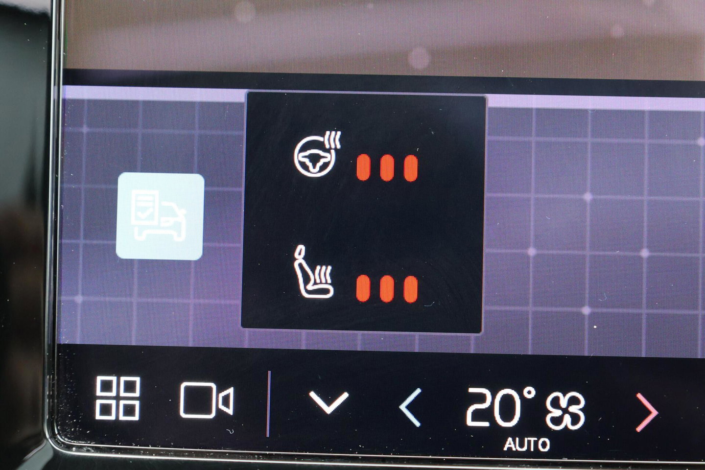 Volvo XC40 2.0 B3 Plus Dark / Panoramadak / Memory Stoelen / Harman Kardon / Keyless-Go / Stuurwielverwarming