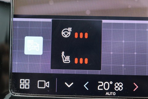 Volvo XC40 2.0 B3 Plus Dark / Panoramadak / Memory Stoelen / Harman Kardon / Keyless-Go / Stuurwielverwarming