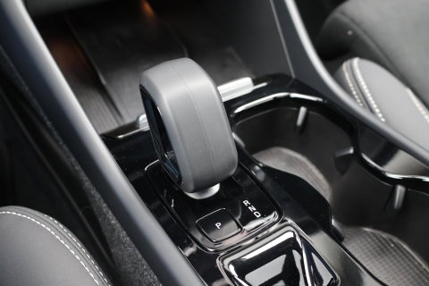 Volvo XC40 2.0 B3 Plus Dark / Panoramadak / Memory Stoelen / Harman Kardon / Keyless-Go / Stuurwielverwarming