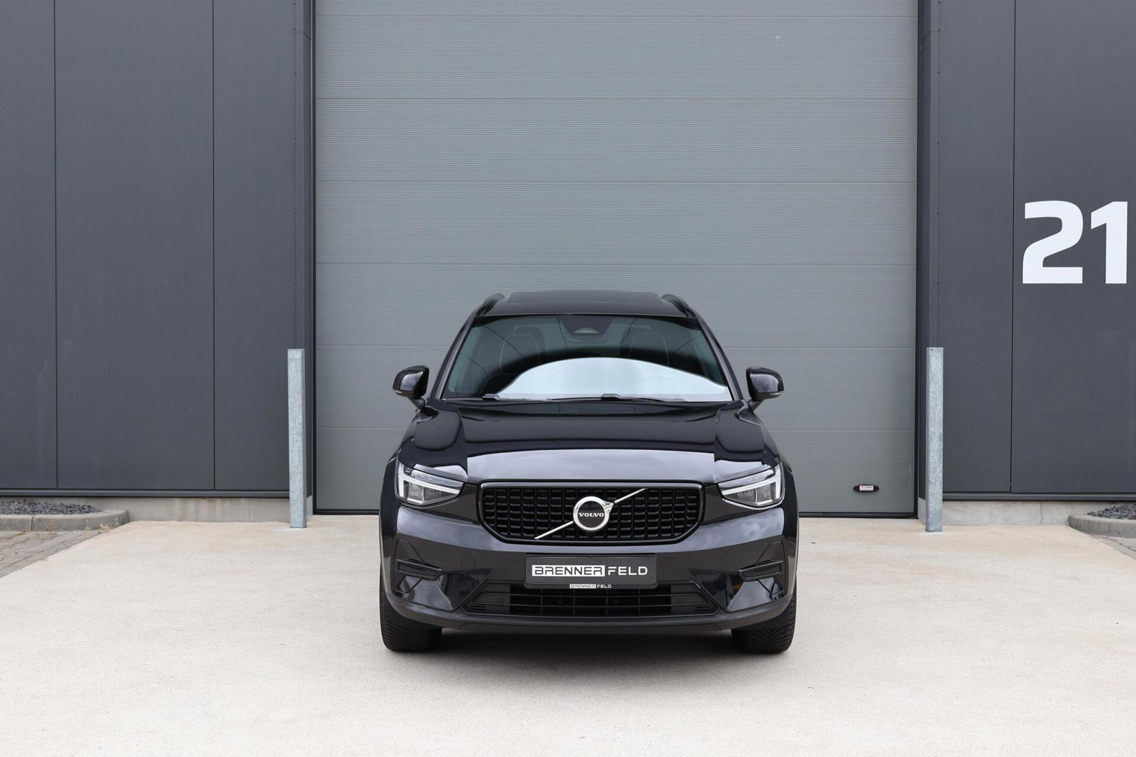 Volvo XC40 2.0 B3 Plus Dark / Panoramadak / Memory Stoelen / Harman Kardon / Keyless-Go / Stuurwielverwarming