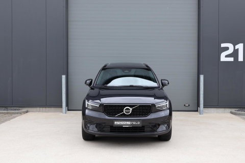 Volvo XC40 2.0 B3 Plus Dark / Panoramadak / Memory Stoelen / Harman Kardon / Keyless-Go / Stuurwielverwarming