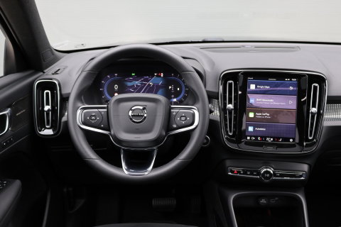 Volvo XC40 2.0 B3 Plus Dark / Panoramadak / Memory Stoelen / Harman Kardon / Keyless-Go / Stuurwielverwarming