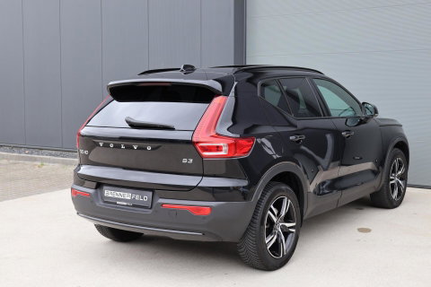 Volvo XC40 2.0 B3 Plus Dark / Panoramadak / Memory Stoelen / Harman Kardon / Keyless-Go / Stuurwielverwarming