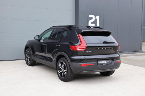 Volvo XC40 2.0 B3 Plus Dark / Panoramadak / Memory Stoelen / Harman Kardon / Keyless-Go / Stuurwielverwarming