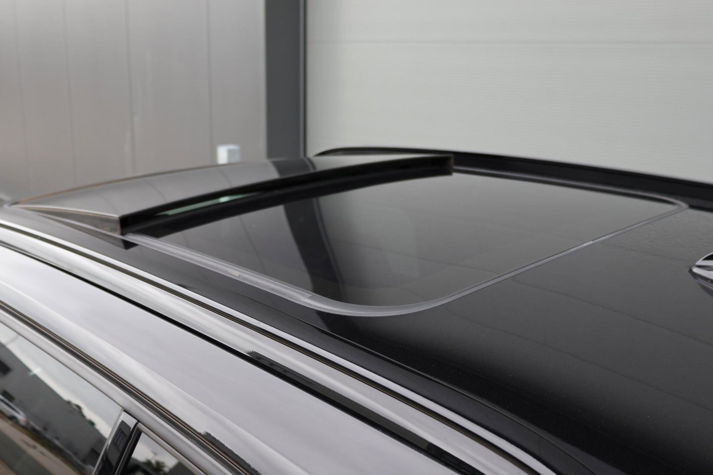 Volvo XC40 2.0 B3 Plus Dark / Panoramadak / Memory Stoelen / Harman Kardon / Keyless-Go / Stuurwielverwarming