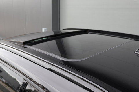 Volvo XC40 2.0 B3 Plus Dark / Panoramadak / Memory Stoelen / Harman Kardon / Keyless-Go / Stuurwielverwarming