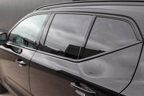 Volvo XC40 2.0 B3 Plus Dark / Panoramadak / Memory Stoelen / Harman Kardon / Keyless-Go / Stuurwielverwarming