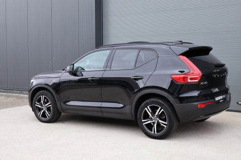 Volvo XC40 2.0 B3 Plus Dark / Panoramadak / Memory Stoelen / Harman Kardon / Keyless-Go / Stuurwielverwarming